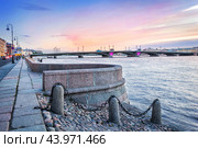 Благовещенский мост и набережная, река Нева, Санкт-Петербург (2018 год). Стоковое фото, фотограф Baturina Yuliya / Фотобанк Лори