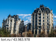 Красивые здания на набережной в Казани (2024 год). Редакционное фото, фотограф Наталья Владимировна Сергеева / Фотобанк Лори