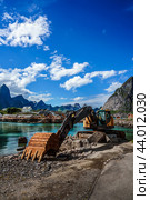 Excavator, bulldozer repair work on the road. Norway. Стоковое фото, фотограф Андрей Армягов / Фотобанк Лори
