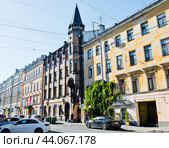 Стремянная улица. Летний день. Санкт-Петербург (2024 год). Редакционное фото, фотограф E. O. / Фотобанк Лори