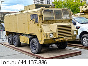 Австрийский вездеход «Pinzgauer». Выставка трофейной техники из зоны СВО. Город Тюмень (2024 год). Редакционное фото, фотограф Александр Тараканов / Фотобанк Лори