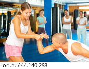 Girl mastering supinating wristlock to hold opponent in sparring with man. Стоковое фото, фотограф Яков Филимонов / Фотобанк Лори