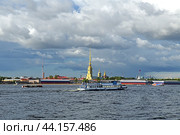 Cruise ships in front of Peter and Paul Fortress (1703-1740).Saint Petersburg, Russia (2024 год). Редакционное фото, фотограф Валерия Попова / Фотобанк Лори