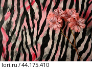 Pink geraniums on abstract zebra pattern background. Стоковое AI-изображение, AI-художник Иван Рябоконь / Фотобанк Лори