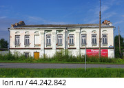 Уездная земская Больница. Туринск, улица Освобождения, 19 (улица Свердлова, 32) (2024 год). Стоковое фото, фотограф Алексей Иванов / Фотобанк Лори