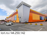 Город Тюмень. Торгово-развлекательный центр "Гудвин" (2024 год). Редакционное фото, фотограф Александр Тараканов / Фотобанк Лори
