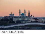 Казань. Казанский кремль на закате (2023 год). Редакционное фото, фотограф Литвяк Игорь / Фотобанк Лори