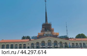 Сочи. Прогулка на катере. Заход в морпорт. Девушка в платье (2024 год). Редакционное видео, видеограф Сергей Татаринцев / Фотобанк Лори