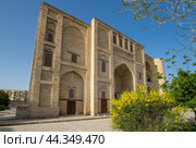 Nadir Divan Begi Khanaka in historic center of Bukhara (2022 год). Стоковое фото, фотограф Юлия Белоусова / Фотобанк Лори