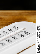 White Thermometer On Wooden Surface Showing A Temperature Of 15 Degrees Celsius. Стоковое фото, фотограф Сергей Толмачёв / Фотобанк Лори