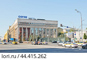 Уланский переулок, дом 26 со стороны проспекта Академика Сахарова. Москва. Россия (2024 год). Редакционное фото, фотограф E. O. / Фотобанк Лори