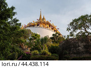 Вид на Золотоую Гору (Wat Sa Ket Ratchaworamahawihan (The Golden Mount))   - Бангкок, Таиланд (2023 год). Стоковое фото, фотограф Дымов Игорь / Фотобанк Лори