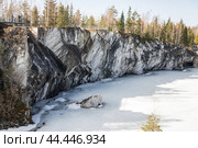 View of the Ruskeala Marble Canyon n the Republic of Karelia, Russia (2022 год). Редакционное фото, фотограф Регина Ерофеева / Фотобанк Лори