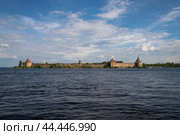 Schlisselburg Fortress, Noteburg or Oreshek Fortress at the source of the Neva River on Lake Ladoga (2022 год). Стоковое фото, фотограф Регина Ерофеева / Фотобанк Лори