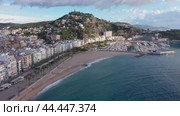 Drone view of the resort town of Blanes. Spain. Стоковое видео, видеограф Яков Филимонов / Фотобанк Лори