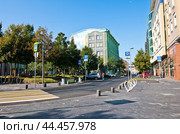Мясницкий проезд, 4с1. Солнечное летнее утро. Москва. Россия (2024 год). Редакционное фото, фотограф E. O. / Фотобанк Лори