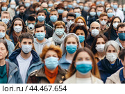 Толпа людей в медицинских масках. Стоковое AI-изображение, AI-художник Максим Коломыченко / Фотобанк Лори