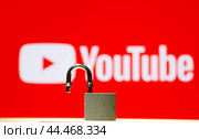 Syktyvkar, Komi Republic, Russia,September 1, 2024,YouTube, video hosting blocking.Unblocking using VPN. Редакционное фото, фотограф Александр Поташев / Фотобанк Лори