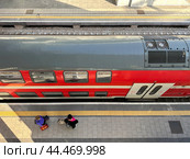 Top view of a train at Lod Railway Station (2024 год). Редакционное фото, фотограф Irina Opachevsky / Фотобанк Лори