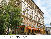 Улица Малая Никитская, 16/5. Москва. Россия (2024 год). Редакционное фото, фотограф E. O. / Фотобанк Лори