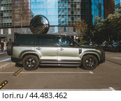 Автомобиль POLAR STONE JISHI 01 припаркован на улице города. Полноразмерный гибридный внедорожник выпускаемый китайским брендом Polar Stone с 2023 года (2024 год). Редакционное фото, фотограф Константин Григорьев / Фотобанк Лори