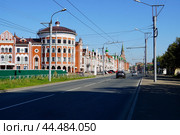 Городской пейзаж Йошкар-Олы, улица Эшкинина (2024 год). Редакционное фото, фотограф Максим Соколов / Фотобанк Лори