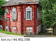 Город Иркутск. Усадьба Черных. Улица Киевская, дом 40 (2024 год). Стоковое фото, фотограф Александр Тараканов / Фотобанк Лори