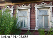 Красивые наличники деревянного дома (2024 год). Стоковое фото, фотограф Яковлев Сергей / Фотобанк Лори