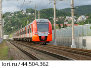 Электричка Siemens "Ласточка" в Адлере. Вид на Кудепсту. Сочи. Краснодарский край. Россия.(2024 год) Редакционное фото, фотограф Юлия Кутыгина / Фотобанк Лори
