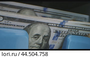 Hundred dollar bills being dispensed from an ATM in a city during the afternoon hours. Стоковое видео, видеограф Сергей Толмачёв / Фотобанк Лори