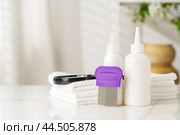 Lice treatment product next to a nit comb and magnifying glass. Стоковое фото, фотограф Сергей Толмачёв / Фотобанк Лори