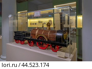 Модель тендера для паровоза Царскосельской железной дороги середины 19 века. Выставка «Павловский музыкальный вокзал: история, наследие, возрождение». Государственный музей-заповедник «Павловск». Санкт-Петербург (2024 год). Редакционное фото, фотограф Румянцева Наталия / Фотобанк Лори