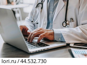 Doctor using laptop for medical research. Стоковое AI-изображение, AI-художник Иван Рябоконь / Фотобанк Лори