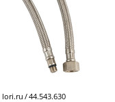 Сантехнический шланг в металлической оплетке для воды на белом фоне. Plumbing hose in a metal braid for water. Стоковое фото, фотограф Татьяна Д / Фотобанк Лори