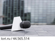 Mockup reportage microphone with blank white space on city background. Journalistic Investigation. Television Program. interview in city. survey of city residents. Стоковое фото, фотограф Павел Муравьев / Фотобанк Лори