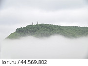 Туман над озером Байкалом. Исток Ангары. Мыс Устьянский (2024 год). Стоковое фото, фотограф Александр Тараканов / Фотобанк Лори