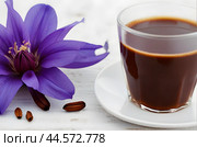 Healing drinks. Chicory drink. Cup of chicory drink and flowers on a white table. Стоковое AI-изображение, AI-художник Ирина Старикова / Фотобанк Лори