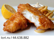 Golden beer battered fish with lemon and tartar sauce. Стоковое AI-изображение, AI-художник Иван Рябоконь / Фотобанк Лори