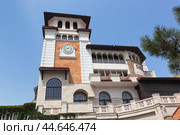 Четырёх звёздочная гостиница "Soldaya Grand Hotel & Resort" на Морской улике в курортном городе Судаке, Крым, Россия (2023 год). Редакционное фото, фотограф Николай Мухорин / Фотобанк Лори