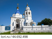 Часовня и Пятницкая церковь. Казань, Республика Татарстан (2024 год). Редакционное фото, фотограф Анна Карасева / Фотобанк Лори