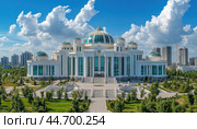 Ak orda presidential palace dominating the skyline of astana on a sunny day. Стоковое AI-изображение, AI-художник Юрий Поздников / Фотобанк Лори