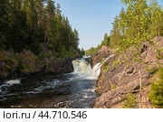 Водопад Кивач в Карелии на реке Суна. Природная достопримечательность. Россия. Стоковое фото, фотограф Наталья Волкова / Фотобанк Лори