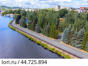 Picturesque summer view of the embankment of the city of Nizhny Tagil. Russia (2023 год). Стоковое фото, фотограф Евгений Ткачёв / Фотобанк Лори