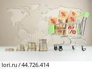 World cost rising, Global crisis inflation concept. Shopping cart with Percentage cubes, Stacked coins. global crisis inflation and rising prices. Hyperinflation and inflation. Стоковое фото, фотограф Павел Муравьев / Фотобанк Лори