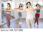 Active women practicing lindy hop movements in dance class. Стоковое фото, фотограф Яков Филимонов / Фотобанк Лори