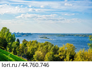 Стрелка, где Ока впадает в Волгу (Нижний Новгород) Стоковое фото, фотограф Илья Старков / Фотобанк Лори