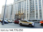 Фрагмент здания Госуда́рственная ду́ма Федера́льного собра́ния Росси́йской Федера́ции (2024 год). Редакционное фото, фотограф Роман Лукьянов / Фотобанк Лори
