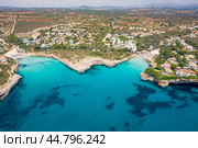 Залив и пляж Cala Anguila на острове Майрка в Средиземном мор. Стоковое фото, фотограф Александр Салук / Фотобанк Лори