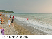 Пгт  Новомихайловский, море, пляж, Краснодарский край, Туапсинский район, Бухта Михайловская (2024 год). Стоковое фото, фотограф Александр Циликин / Фотобанк Лори