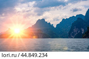 Incredible sunset. Scenic sea landscape. Seascape Scenery Krabi Province, Thailand sea and island. Adventures and exotic travel concept. Стоковое фото, фотограф Павел Муравьев / Фотобанк Лори